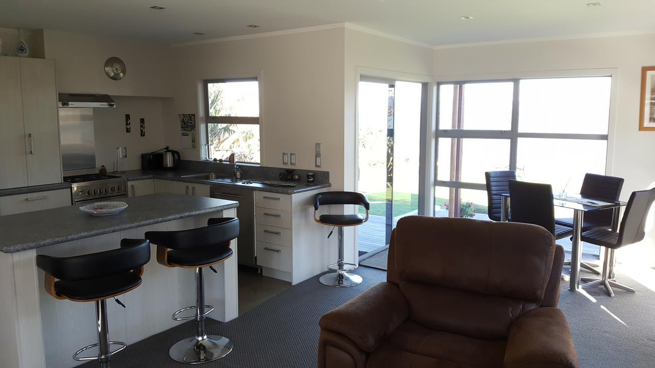 Athenree Waterside Accommodation ภายนอก รูปภาพ
